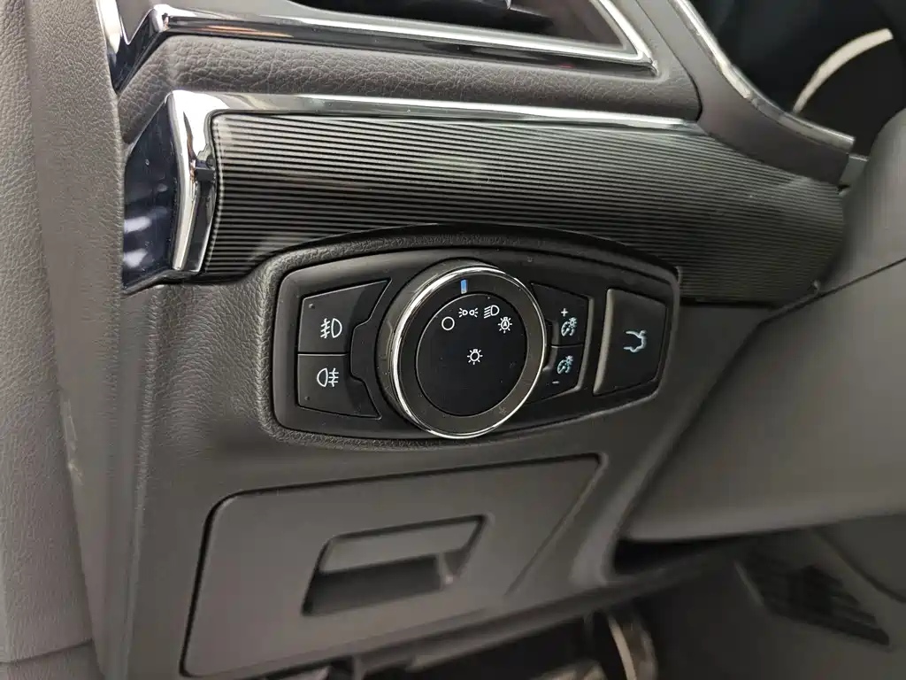 Ford Taurus — миниатюра 17