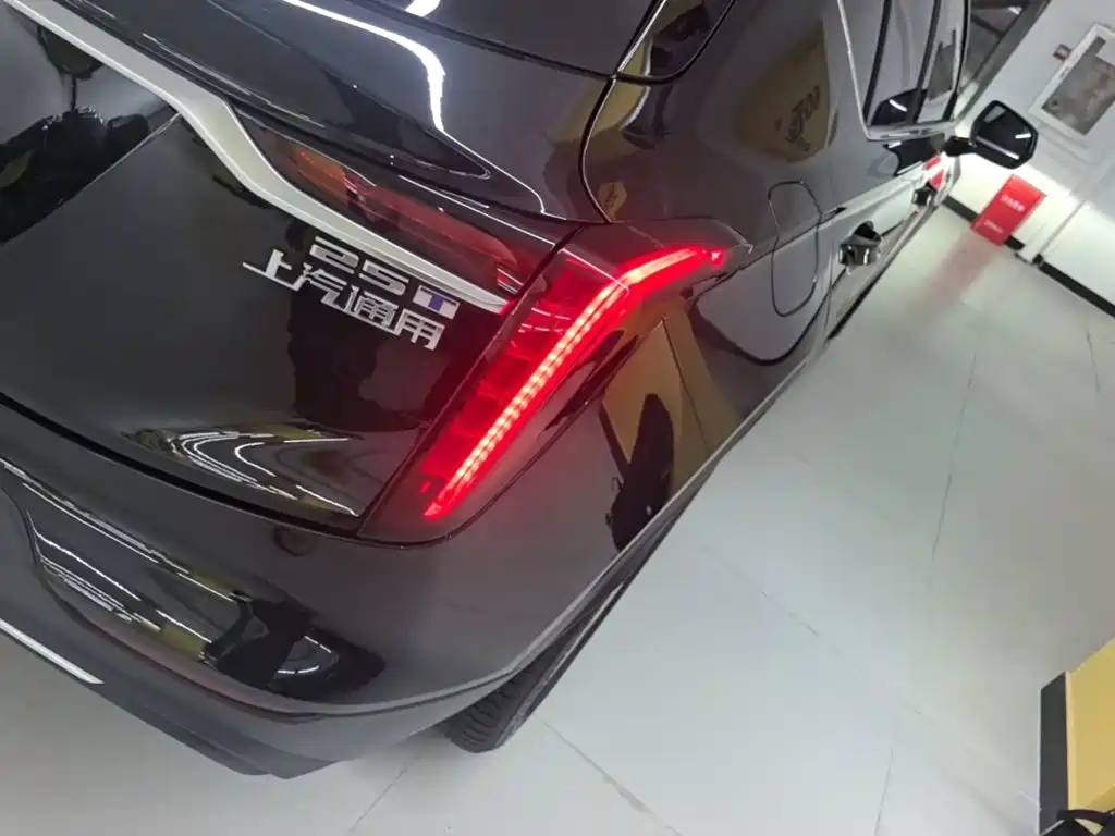Cadillac GT4 2023 25T