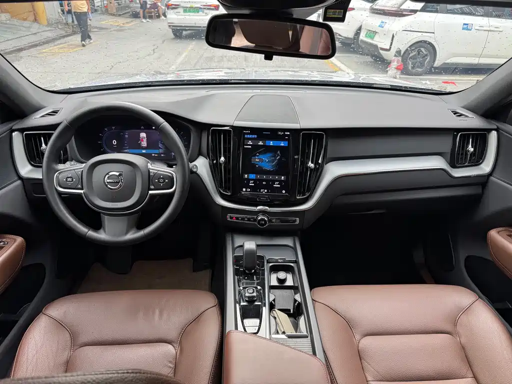 Volvo XC60 2023 B5 Luxury