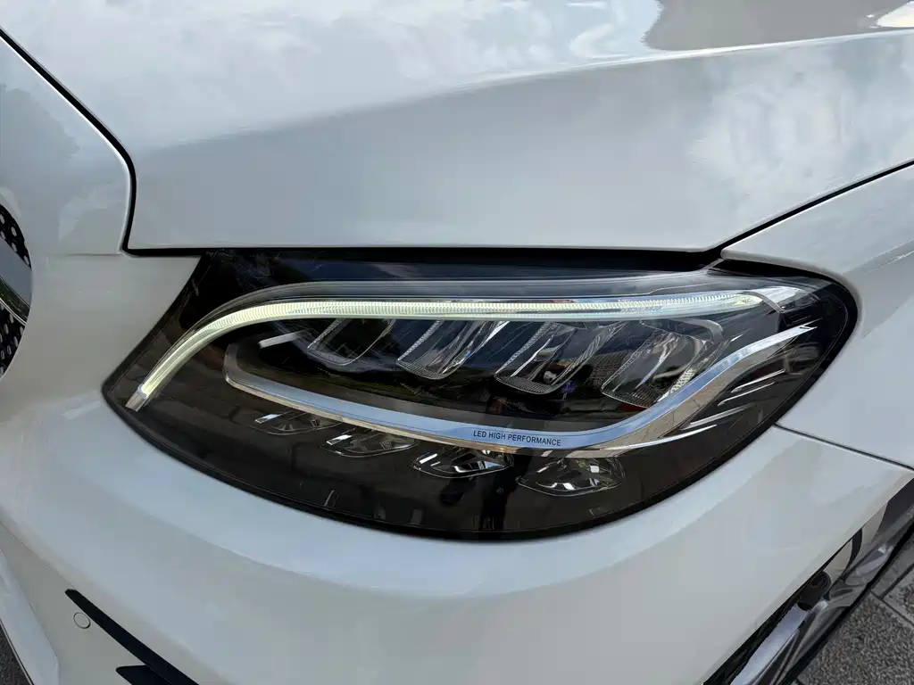 Mercedes-Benz C-Class — миниатюра 12