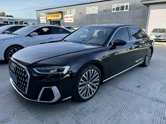 AUDI  A8 2023