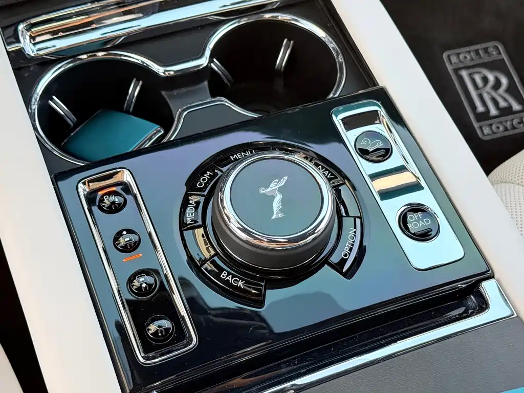 Rolls-Royce Cullinan — миниатюра 21
