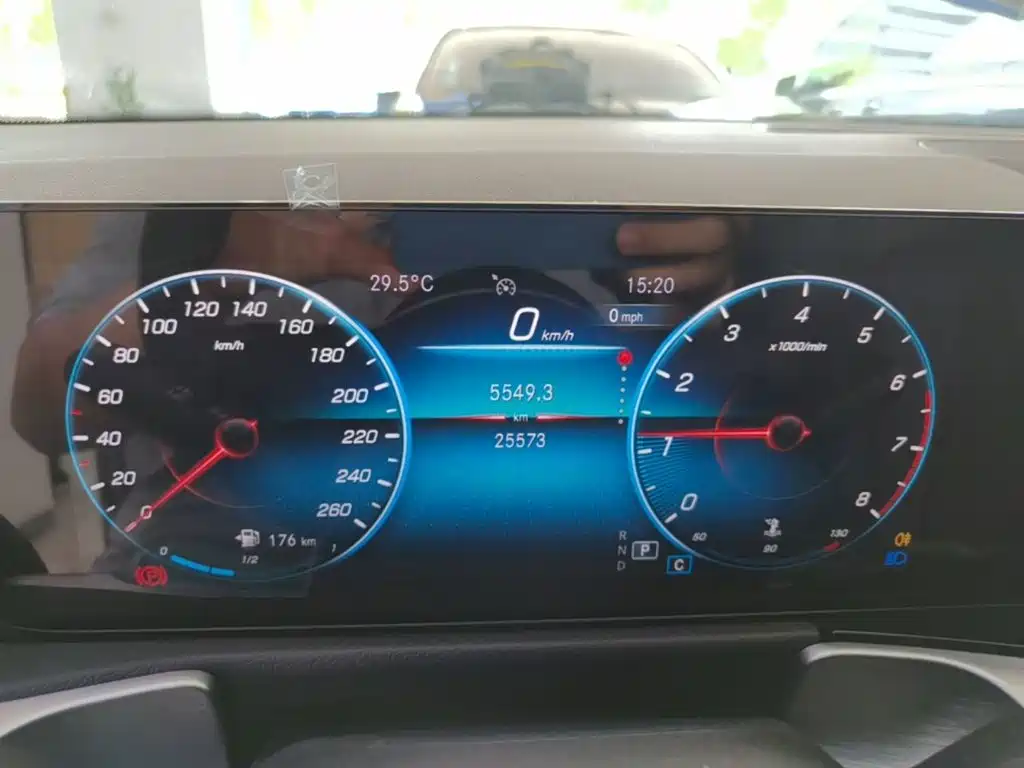 Mercedes-Benz GLB — миниатюра 12