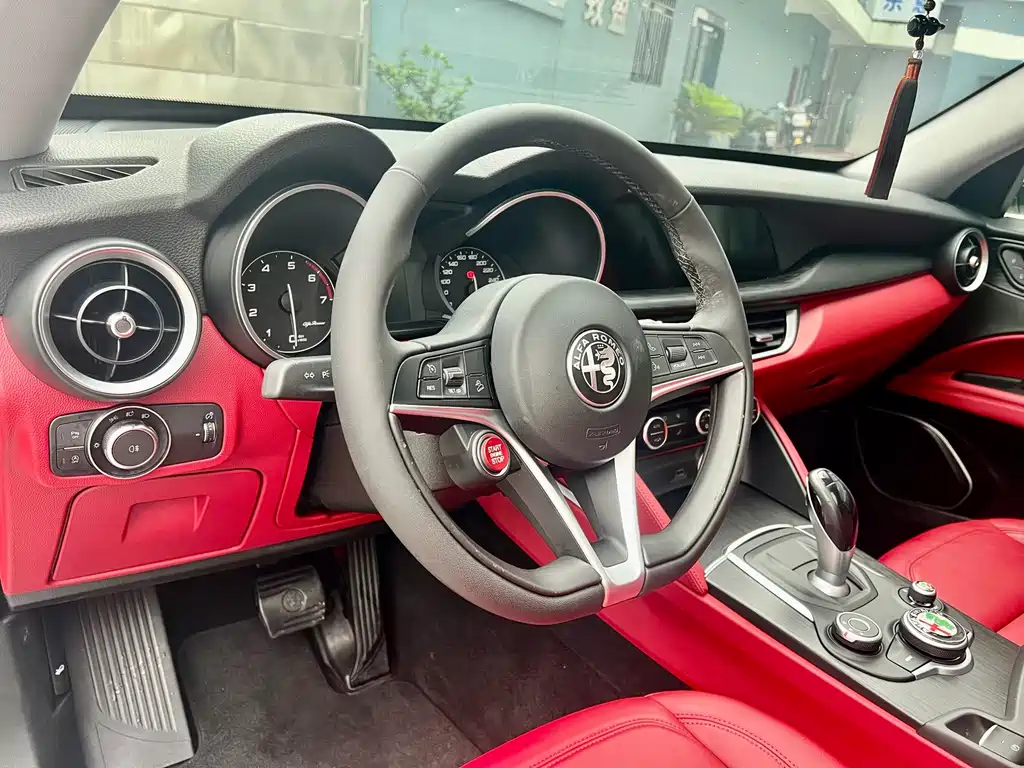 Alfa Romeo Stelvio — миниатюра 7