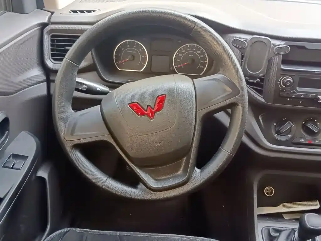 Wuling Hongguang V — миниатюра 6