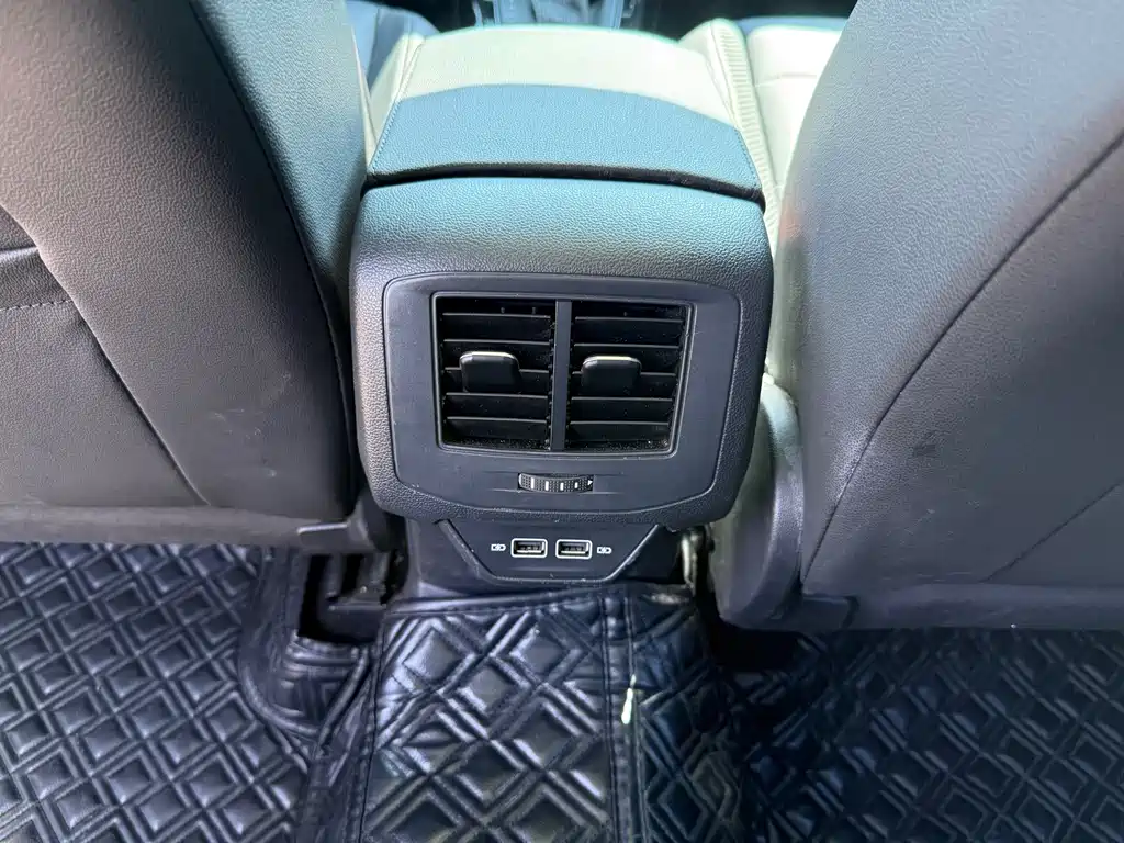 Volkswagen T-Roc — миниатюра 13