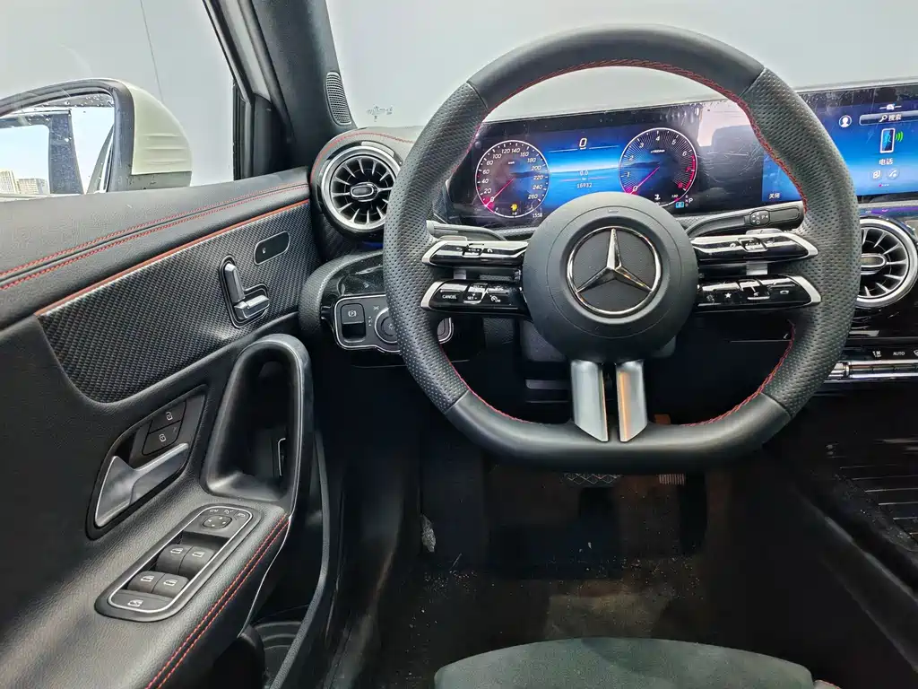 Mercedes-Benz A-Class — миниатюра 9