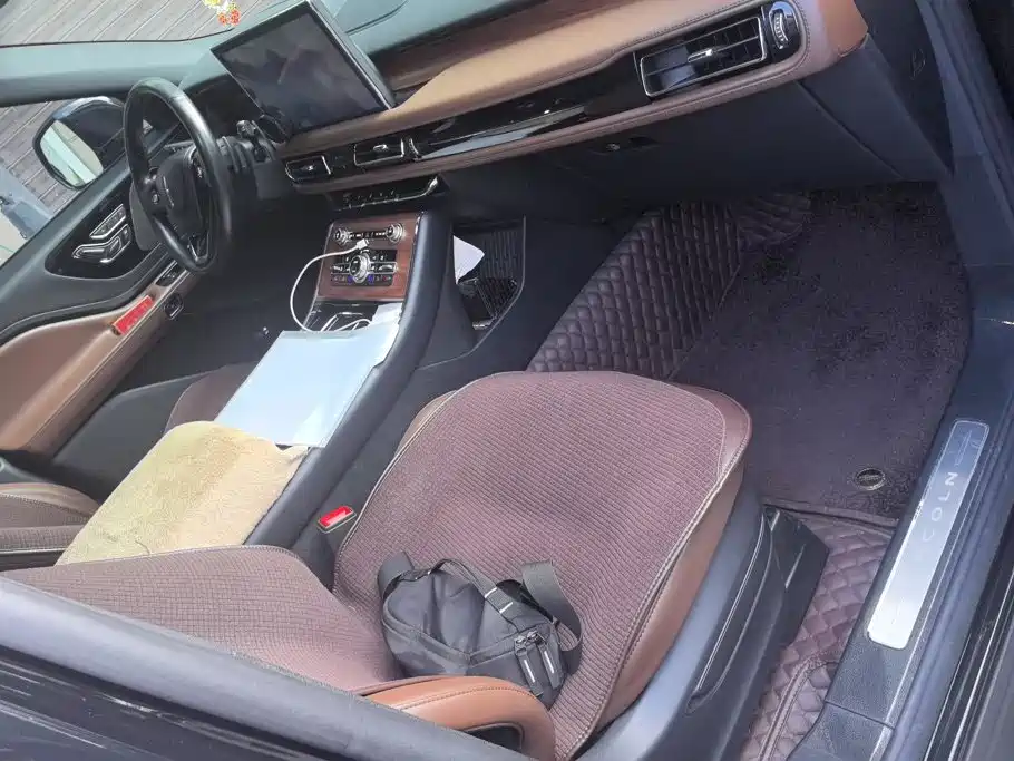 Lincoln Aviator — миниатюра 8