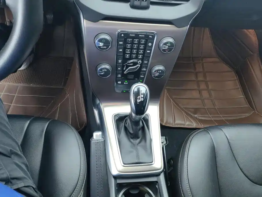 Volvo V40 — миниатюра 16