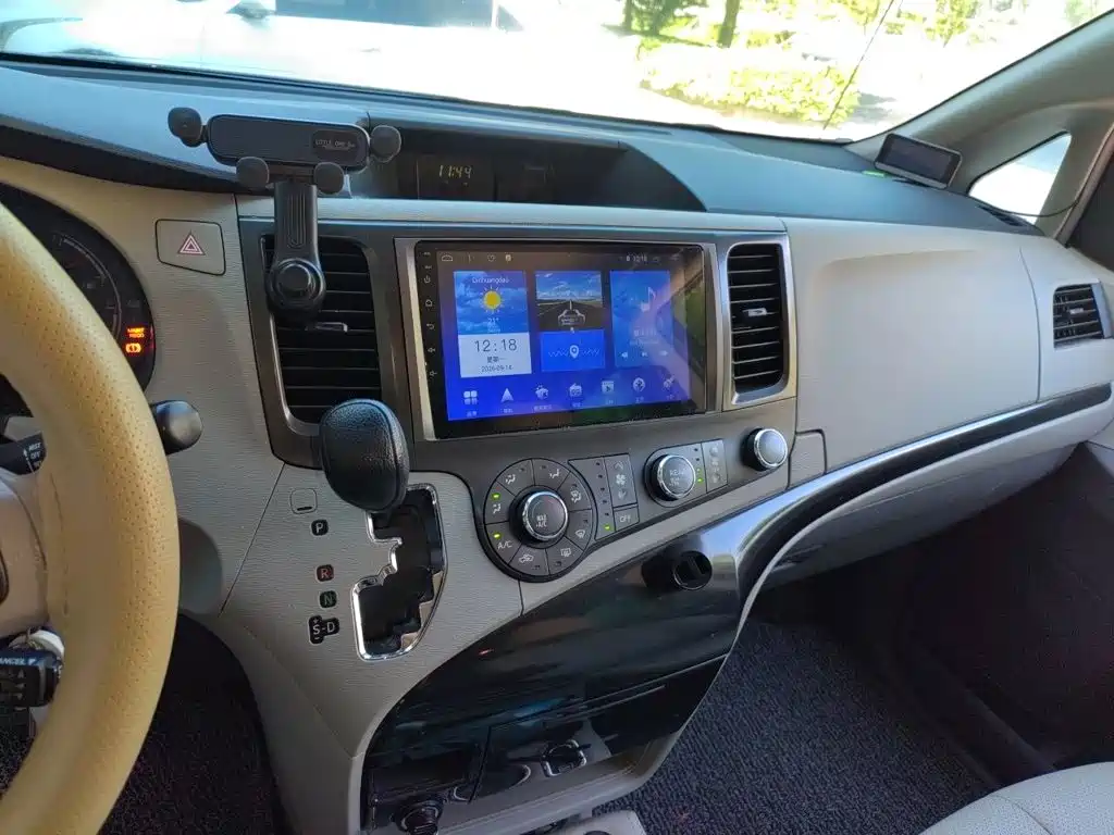 Toyota Sienna — миниатюра 9