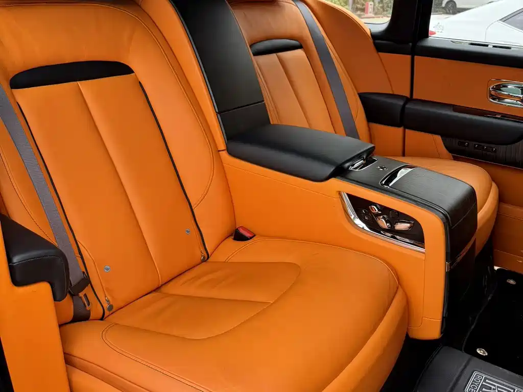 Rolls-Royce Cullinan — миниатюра 10