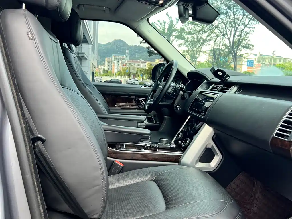 Land Rover Range Rover — миниатюра 7