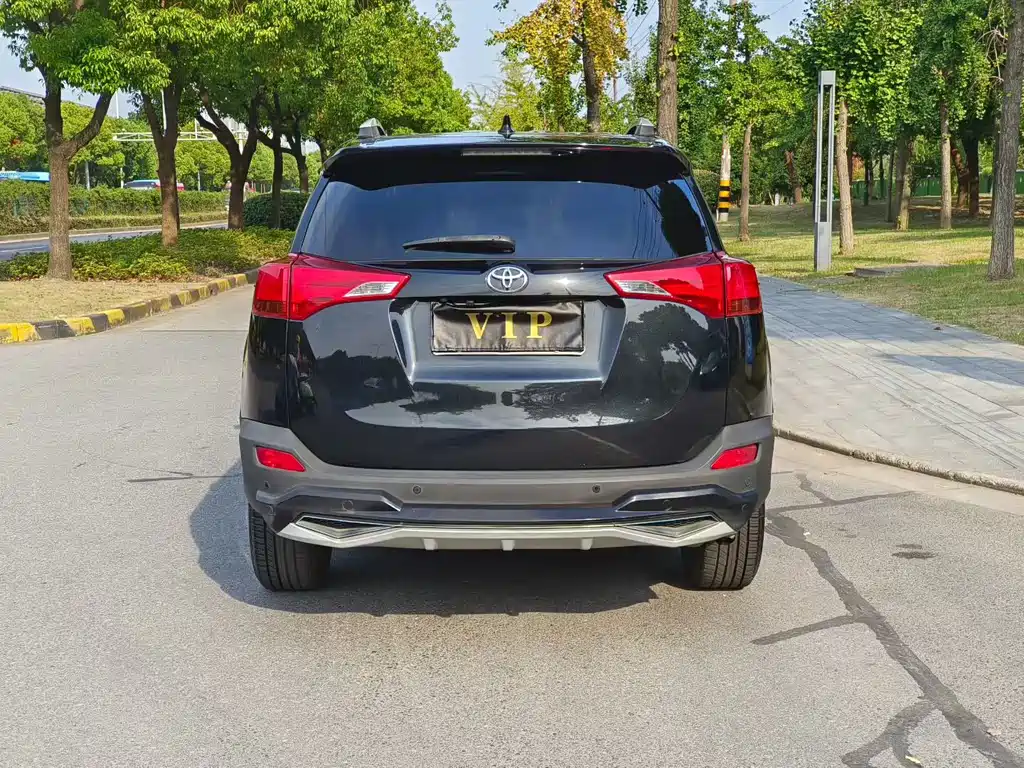 Toyota RAV4 — миниатюра 7