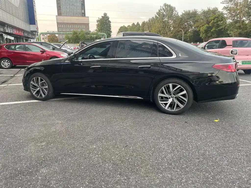 Mercedes-Benz E-Class — миниатюра 10