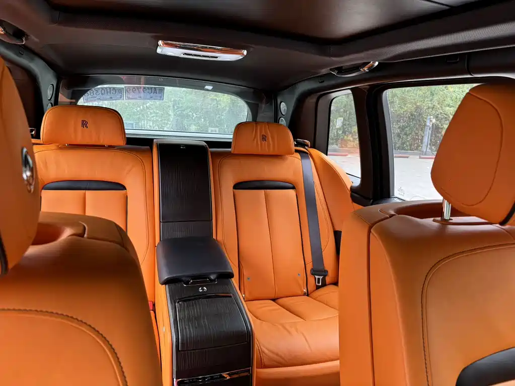 Rolls-Royce Cullinan — миниатюра 12