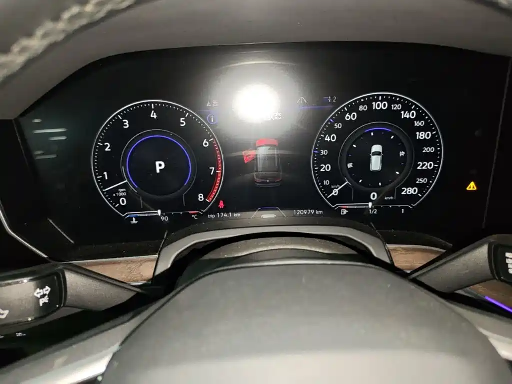 Volkswagen Touareg — миниатюра 12