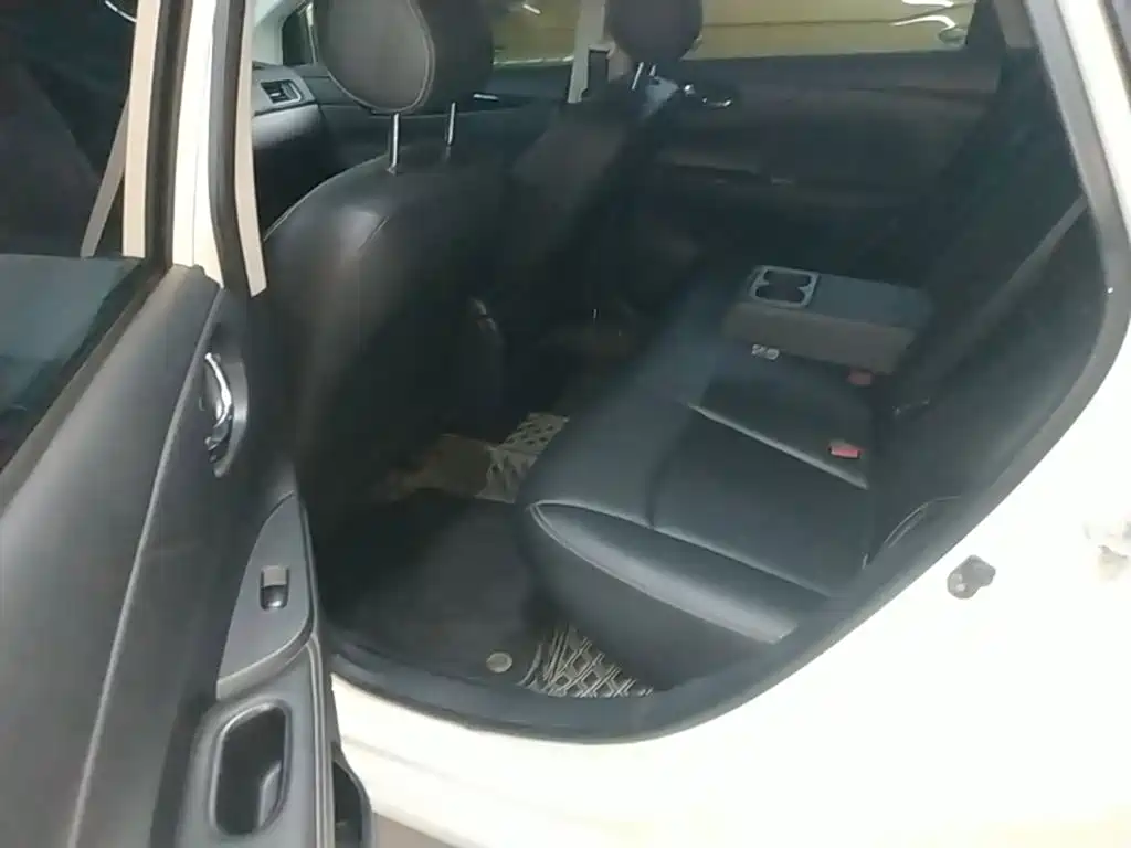 Nissan Tiida — миниатюра 17