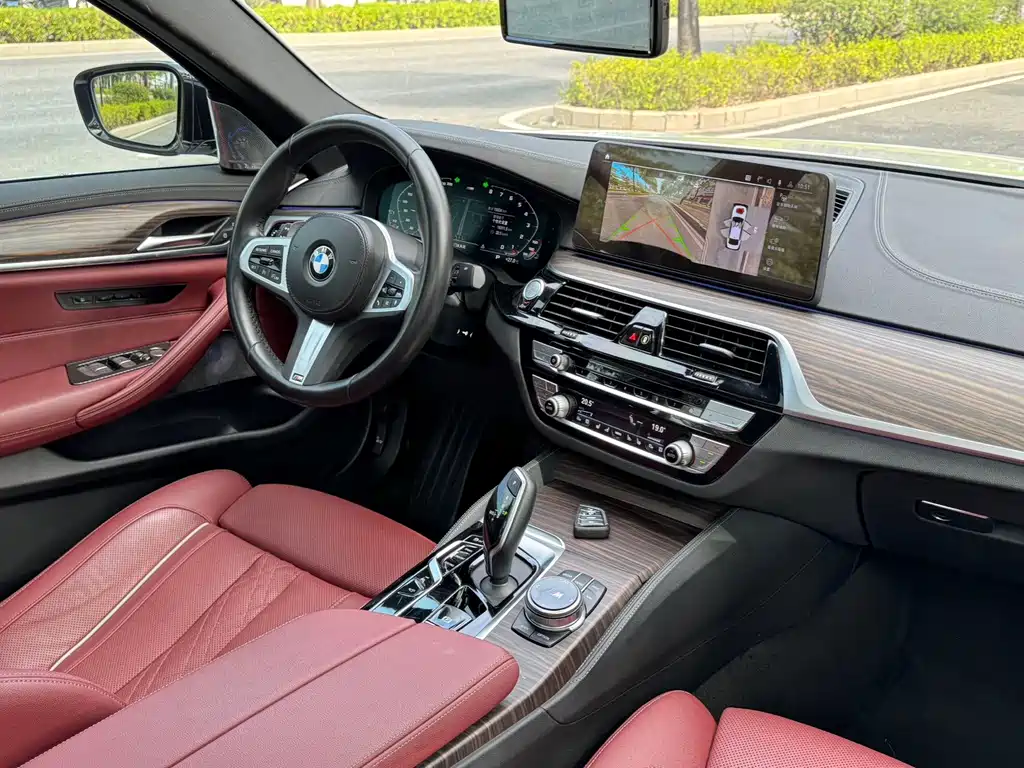 BMW 5 Series — миниатюра 13