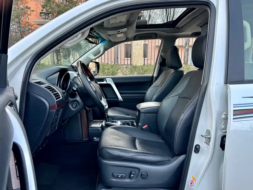 Toyota Land Cruiser Prado 2016 3.5L AT VX NAVI