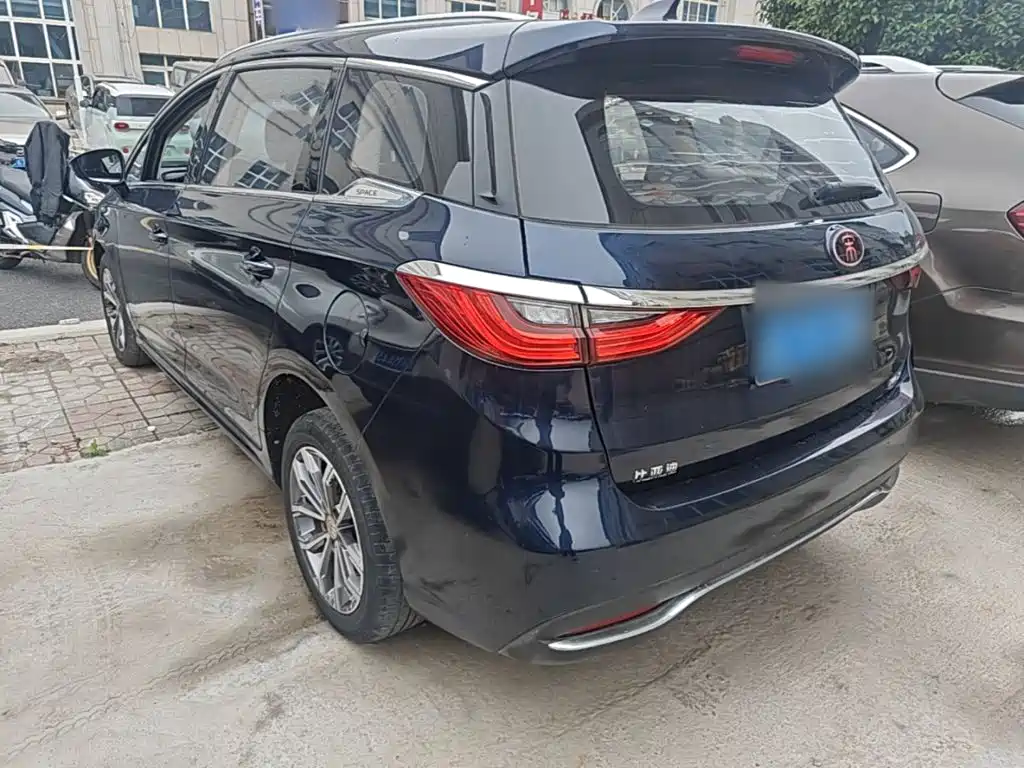 BYD MAX — миниатюра 23