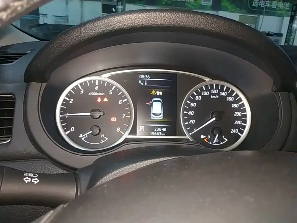 Nissan Tiida — миниатюра 12