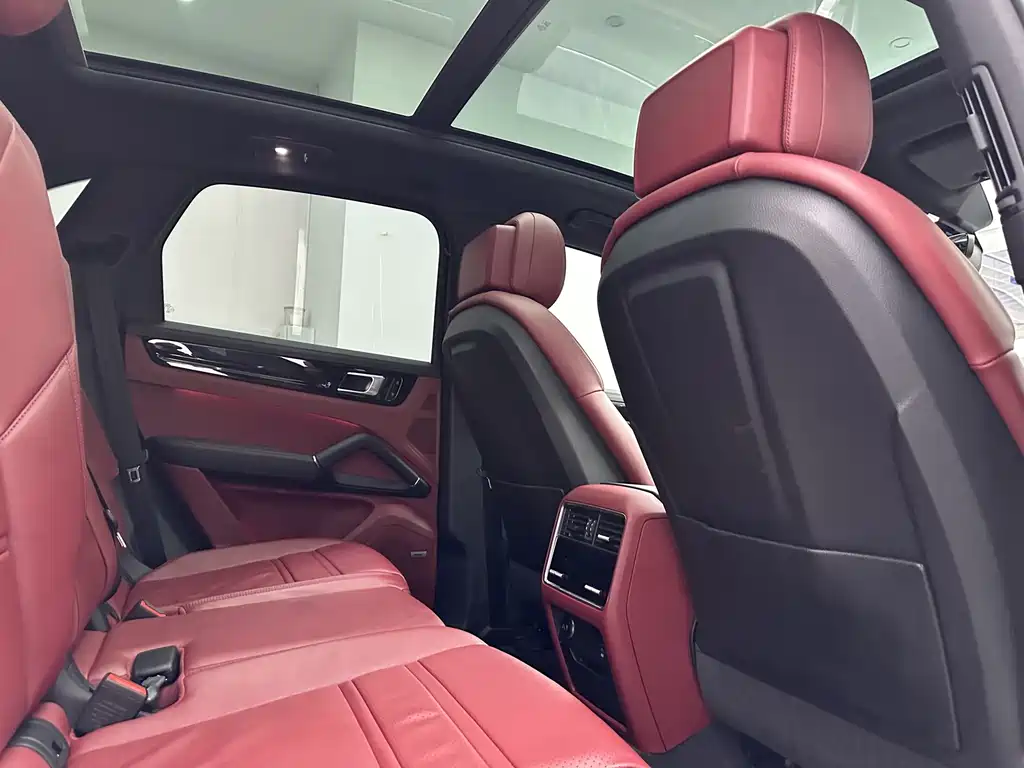 Porsche Cayenne — миниатюра 12