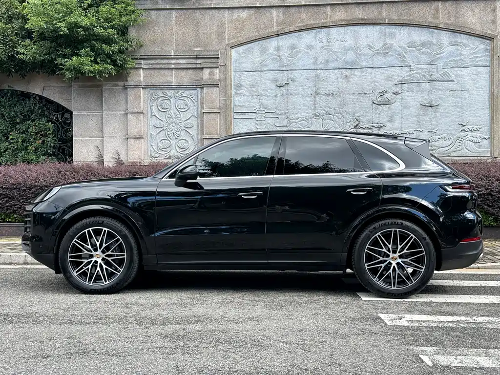 Porsche Cayenne — миниатюра 3