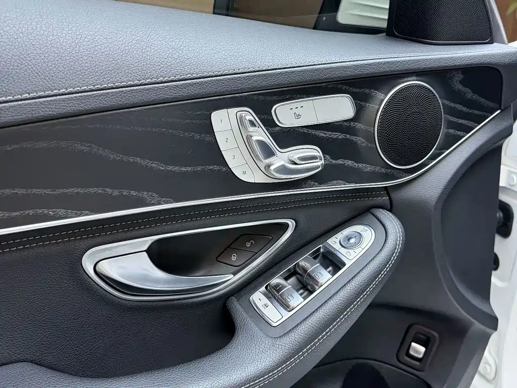 Mercedes-Benz C-Class — миниатюра 12
