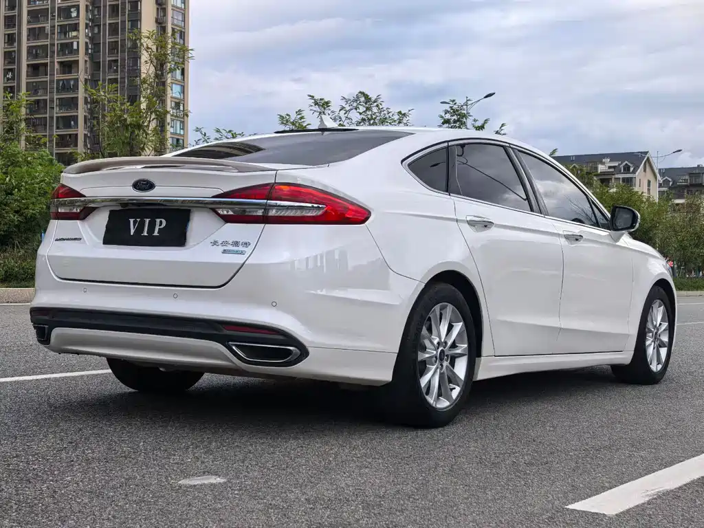 Ford Mondeo — миниатюра 9