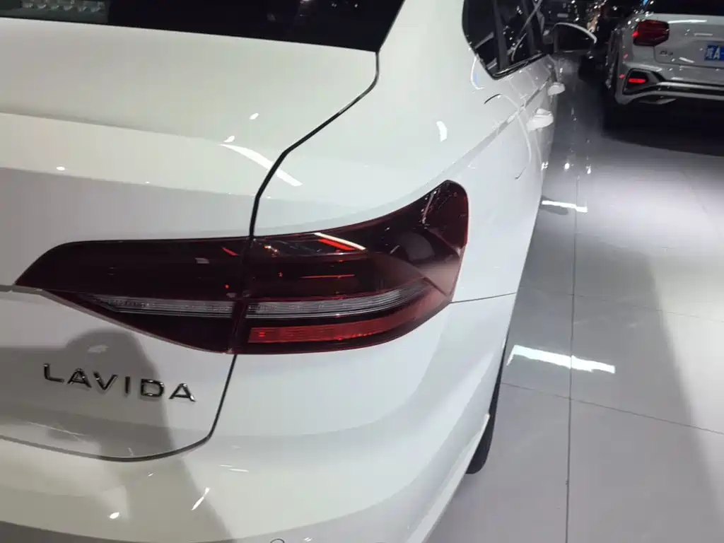Volkswagen Lavida — миниатюра 8