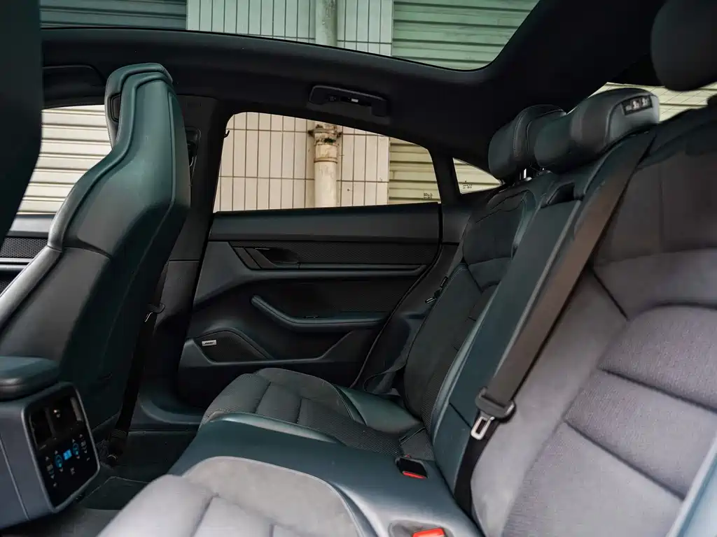 Porsche Taycan — миниатюра 16
