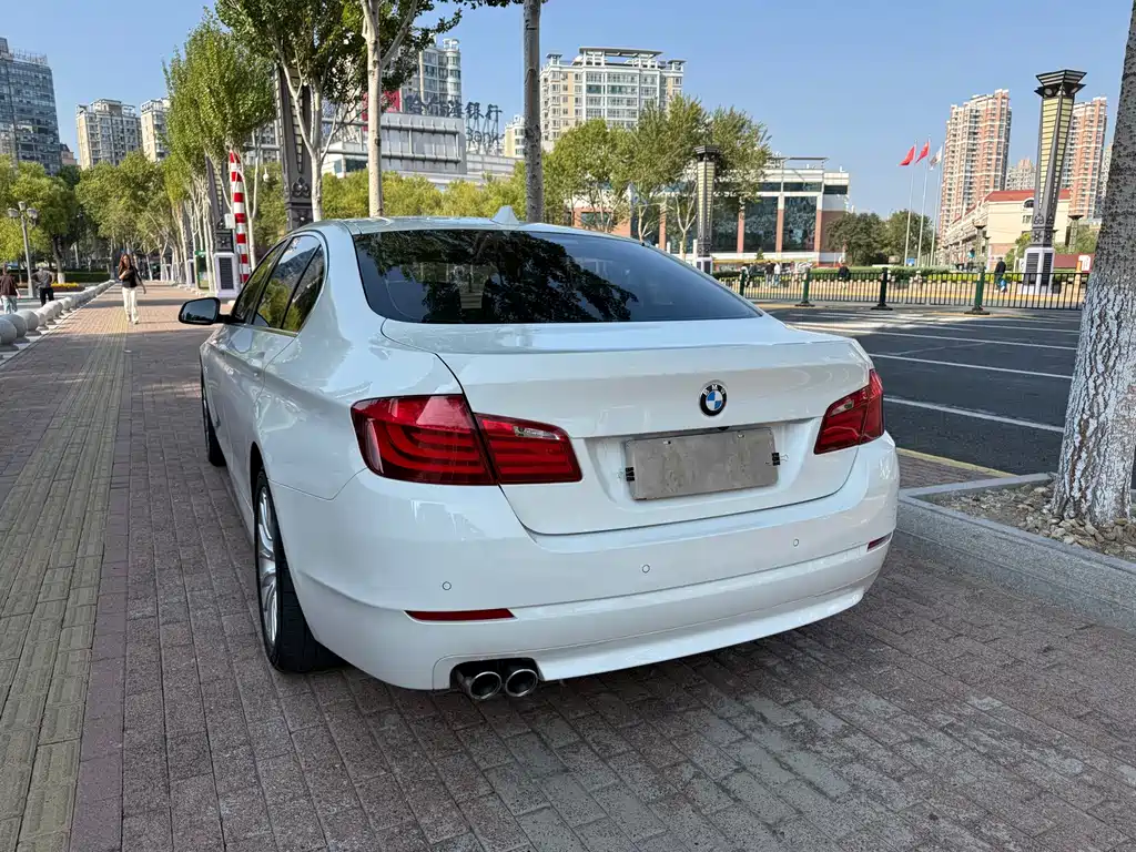 BMW 5 Series — миниатюра 5