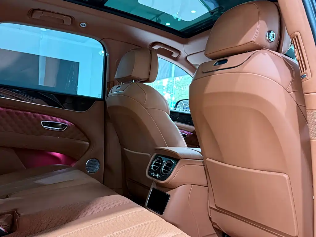 Bentley Bentayga — миниатюра 11