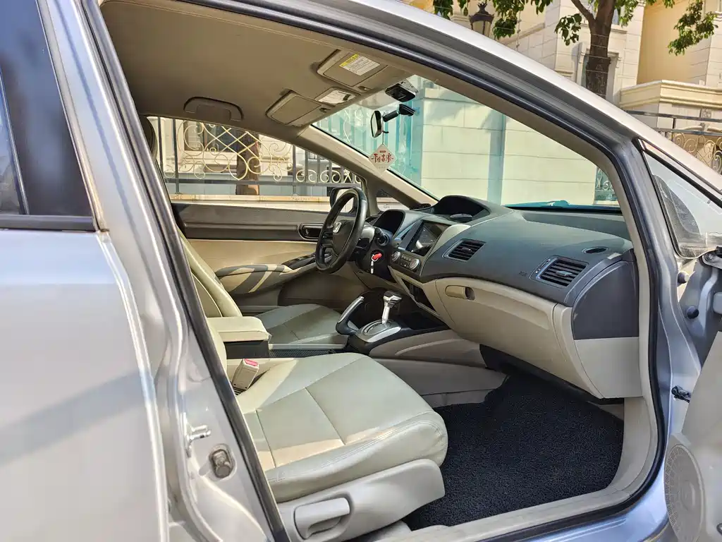 Honda Civic — миниатюра 10
