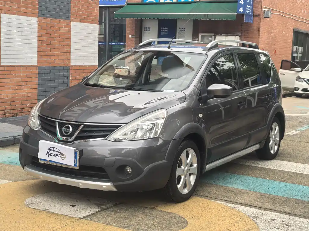 Купить Nissan Livina
