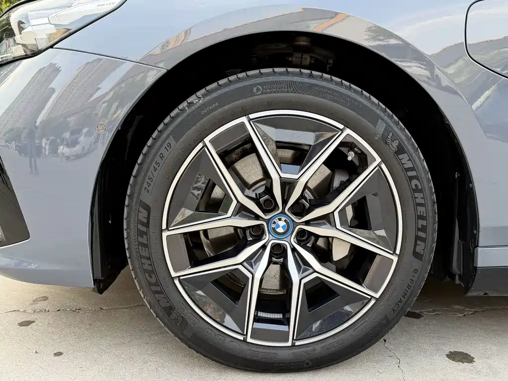 BMW i5 — миниатюра 18