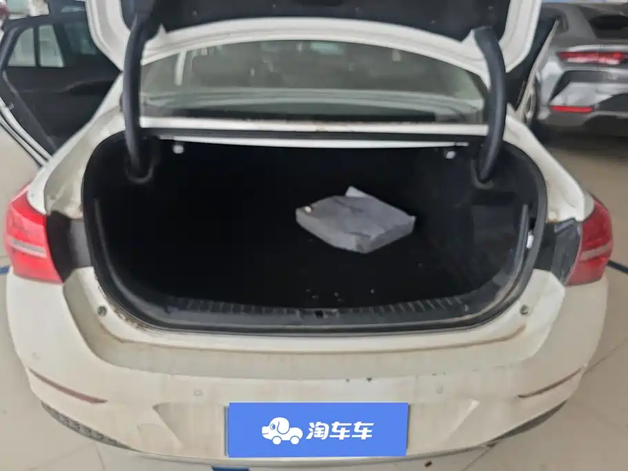 Hongqi Hongqi H5 — миниатюра 4