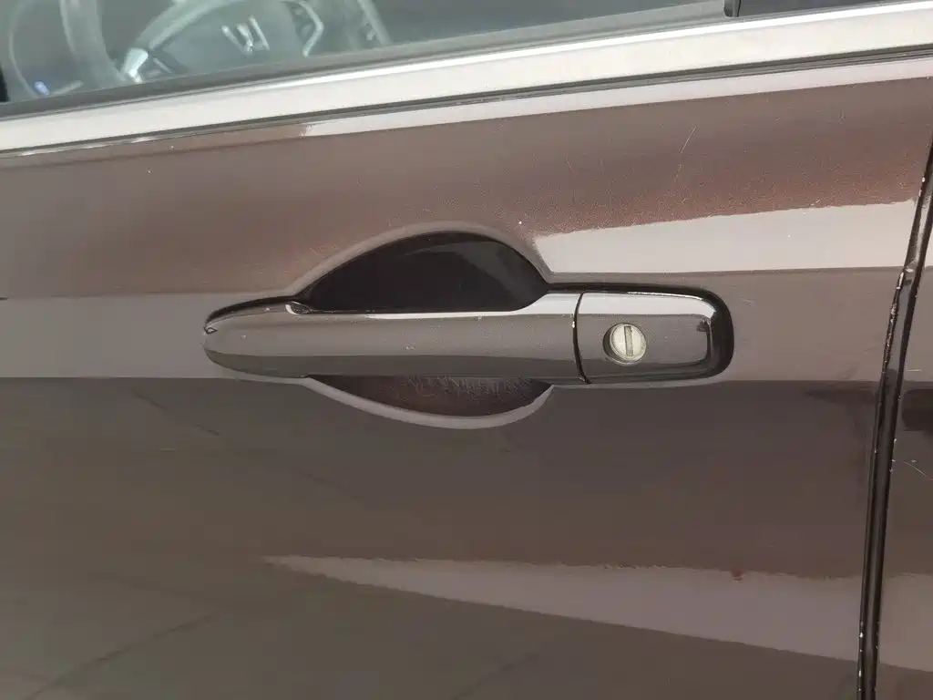 Luxgen U6 — миниатюра 18