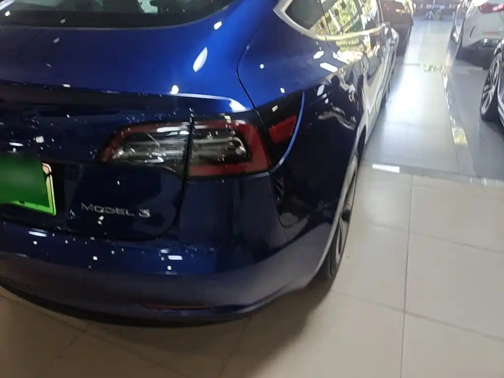 Tesla Model 3 — миниатюра 8