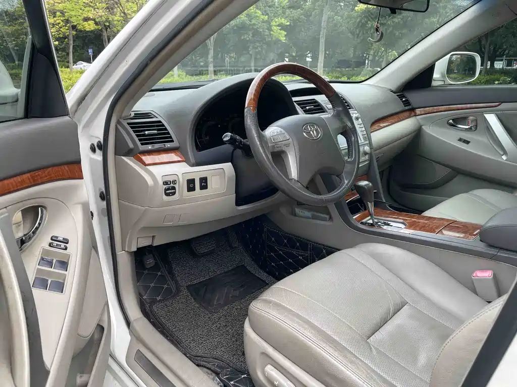 Toyota Camry — миниатюра 14