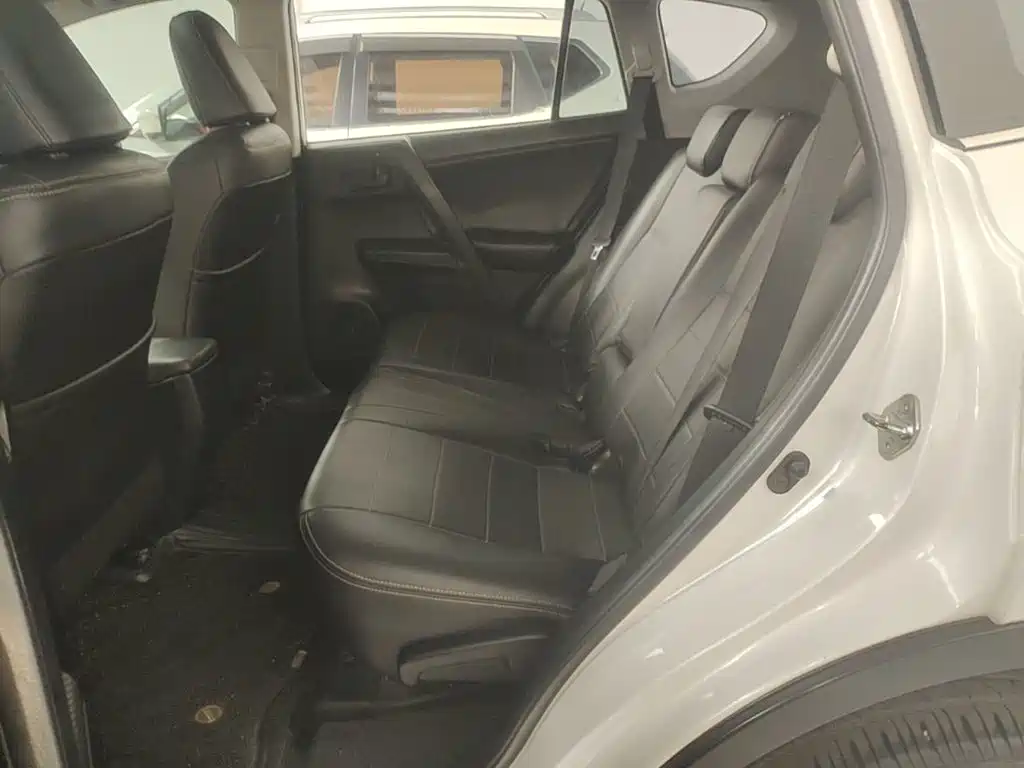Toyota RAV4 — миниатюра 17