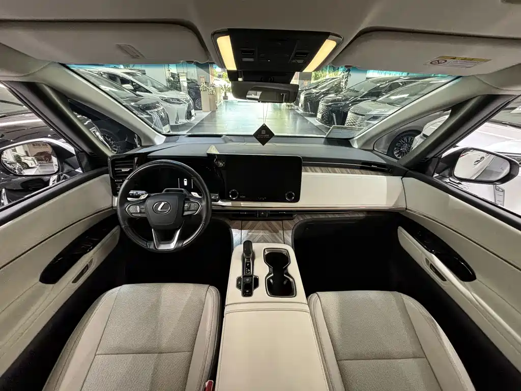 Lexus LM — миниатюра 10