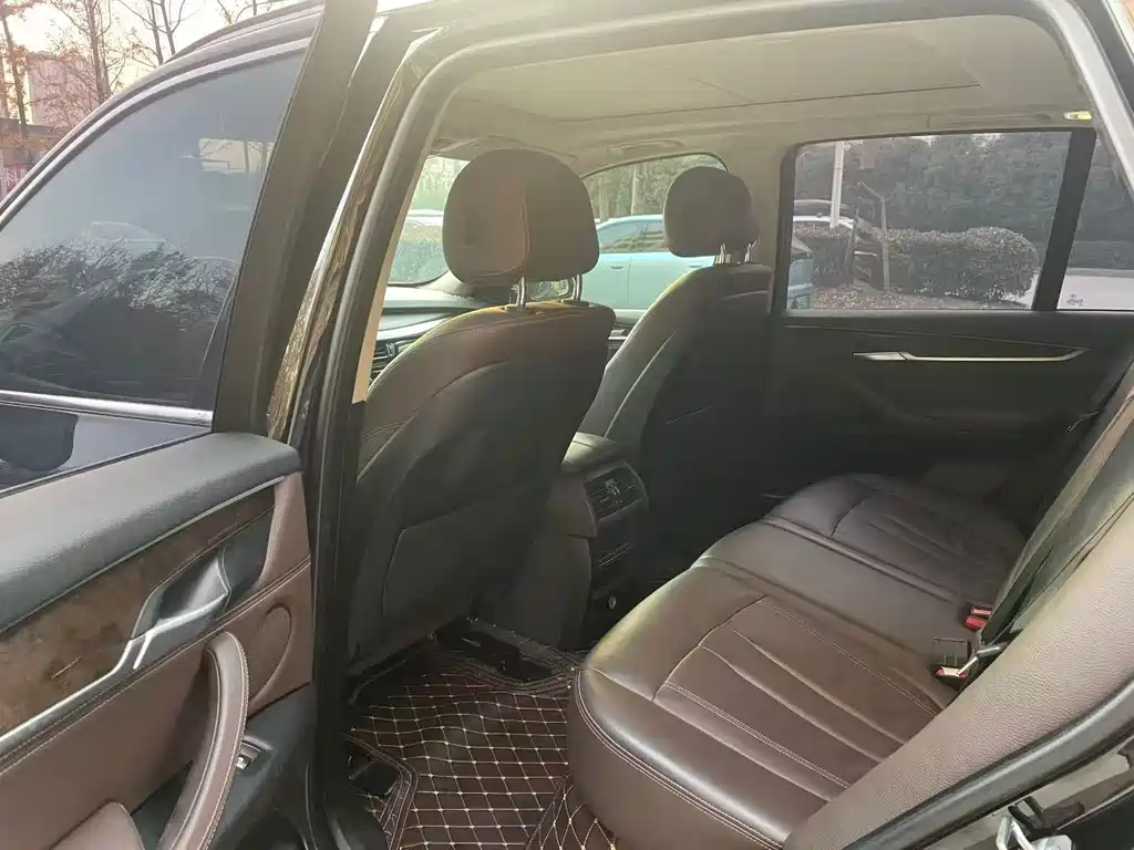 BMW X5 (Import) — миниатюра 6