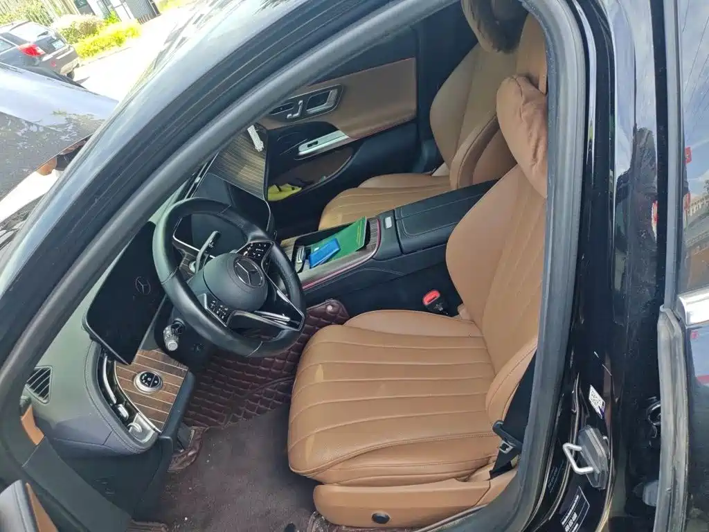 Mercedes-Benz E-Class — миниатюра 8