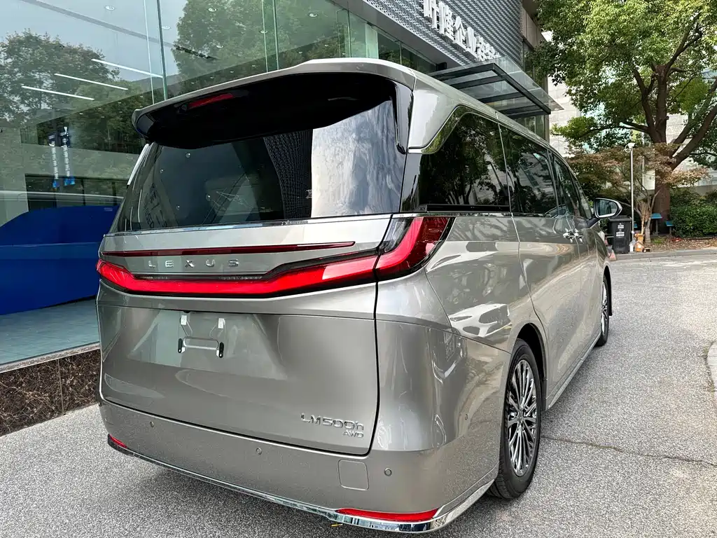 Lexus LM — миниатюра 14