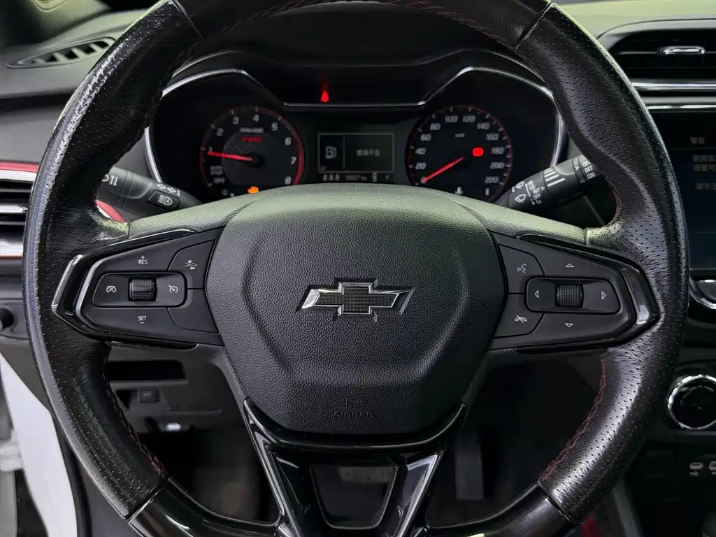 Chevrolet Tracker — миниатюра 15