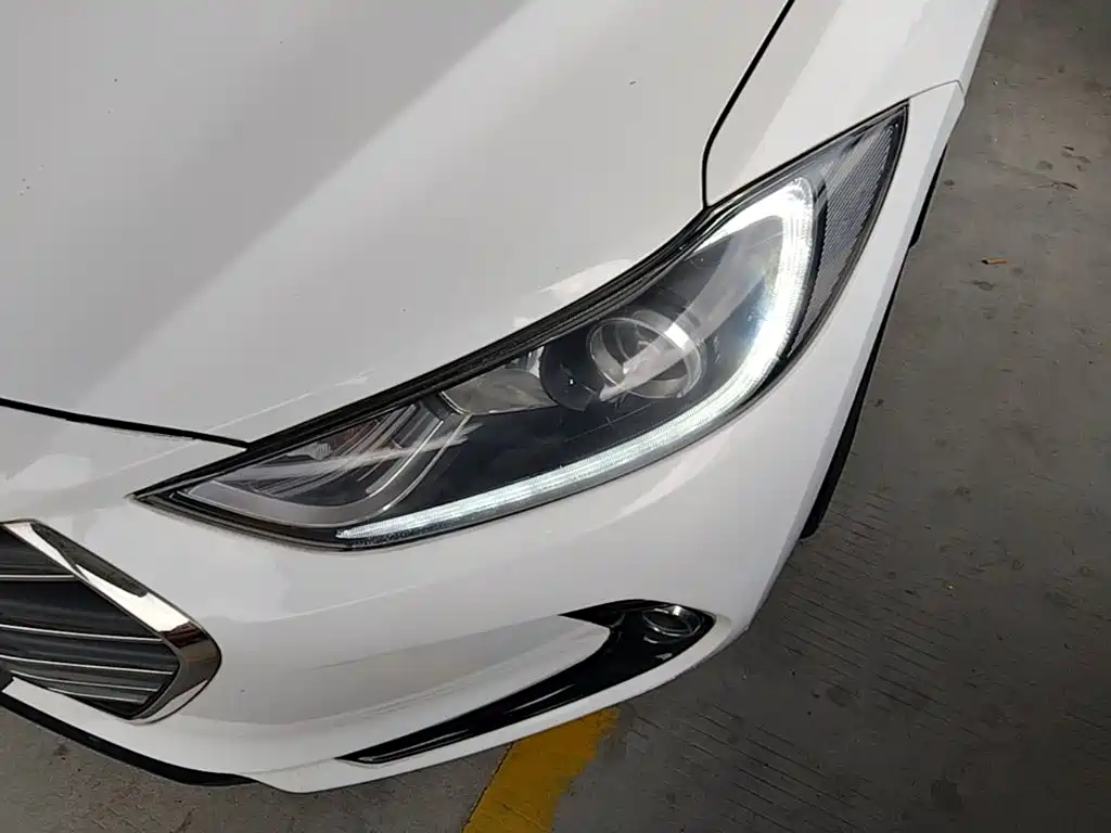 Hyundai Elantra — миниатюра 24