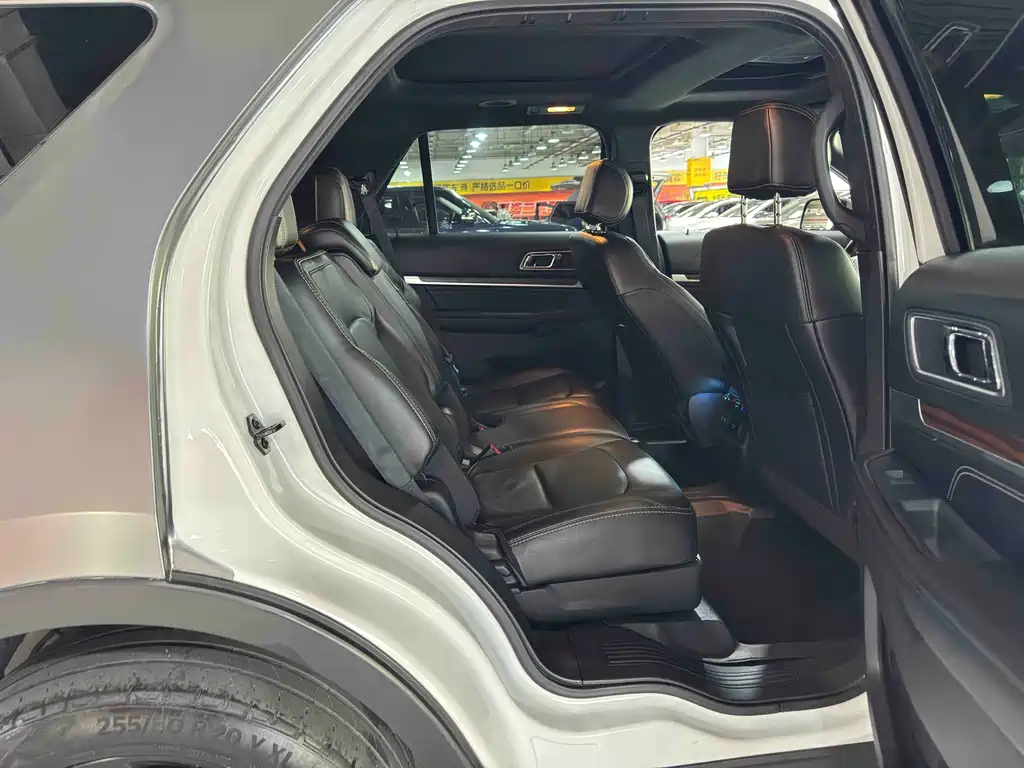 Ford Explorer (Import) — миниатюра 10