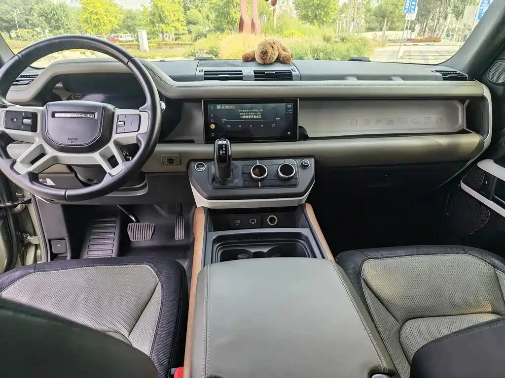 Land Rover Defender — миниатюра 8