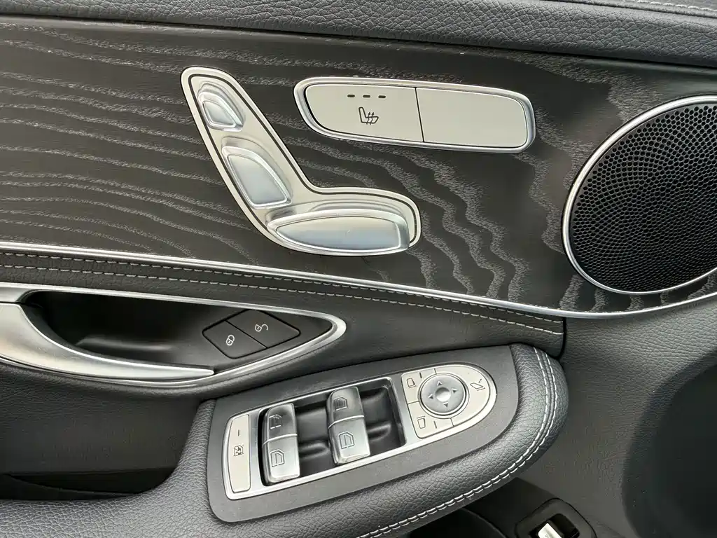 Mercedes-Benz C-Class — миниатюра 12